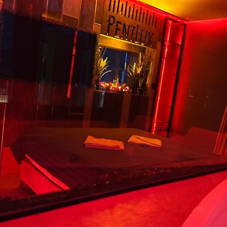 Smart Luxury Penthouse Suites - Private Sauna, Hot-Tub, Home Cinema At The Best Location In Skopje Extérieur photo