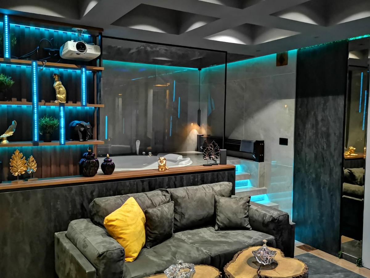 Smart Luxury Penthouse Suites - Private Sauna, Hot-Tub, Home Cinema At The Best Location In Skopje Extérieur photo