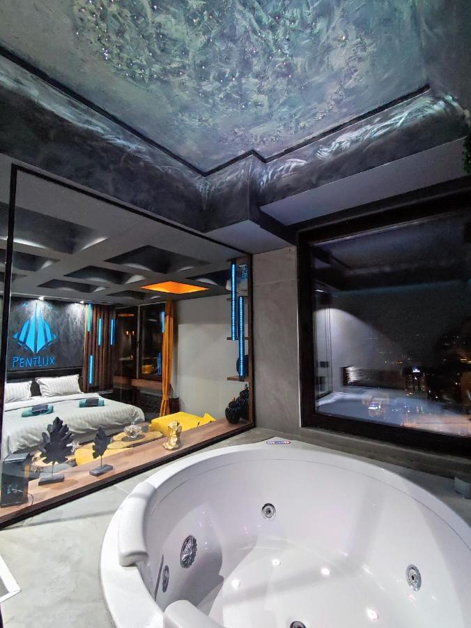 Smart Luxury Penthouse Suites - Private Sauna, Hot-Tub, Home Cinema At The Best Location In Skopje Extérieur photo