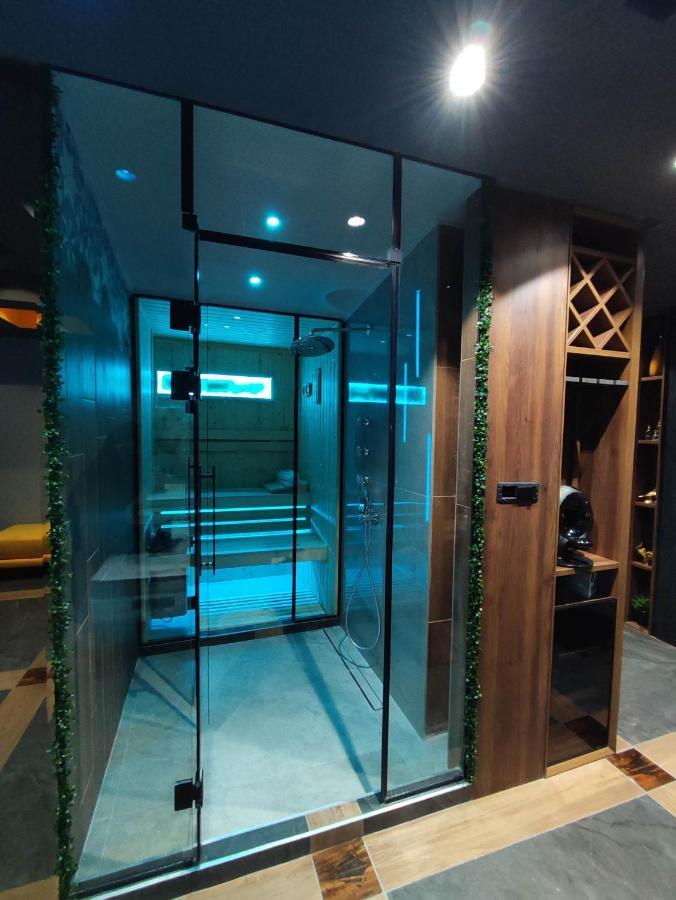Smart Luxury Penthouse Suites - Private Sauna, Hot-Tub, Home Cinema At The Best Location In Skopje Extérieur photo