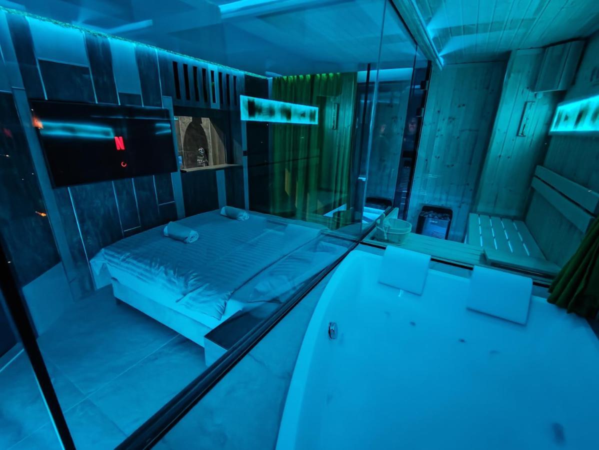 Smart Luxury Penthouse Suites - Private Sauna, Hot-Tub, Home Cinema At The Best Location In Skopje Extérieur photo