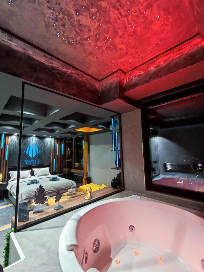 Smart Luxury Penthouse Suites - Private Sauna, Hot-Tub, Home Cinema At The Best Location In Skopje Extérieur photo