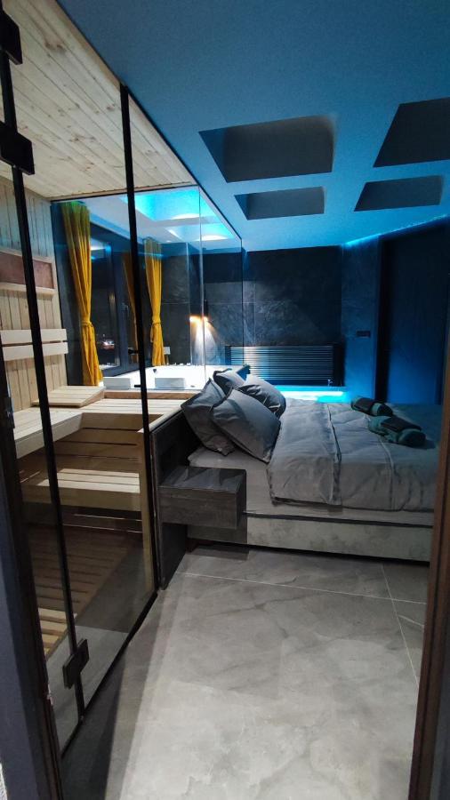 Smart Luxury Penthouse Suites - Private Sauna, Hot-Tub, Home Cinema At The Best Location In Skopje Extérieur photo