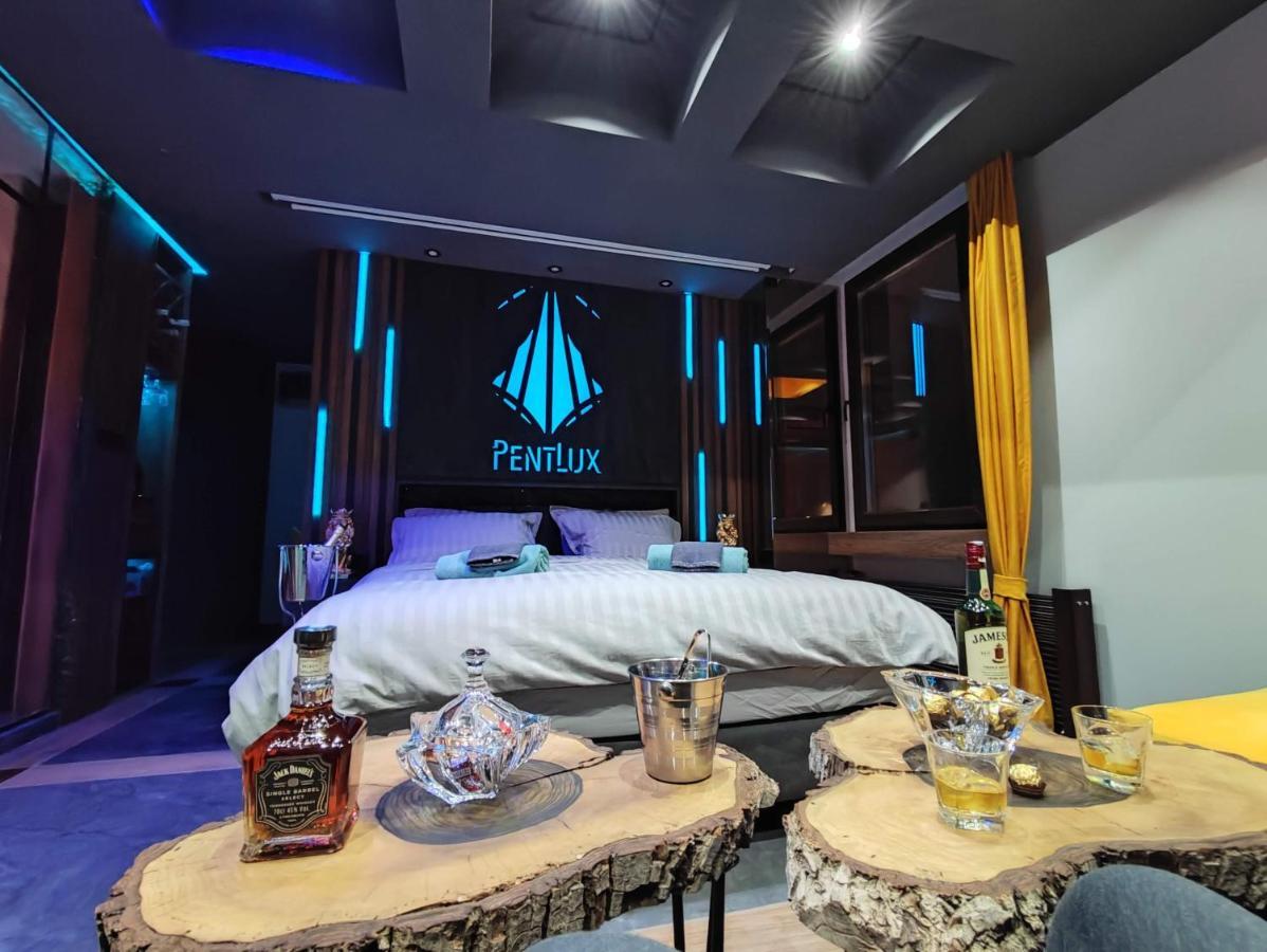 Smart Luxury Penthouse Suites - Private Sauna, Hot-Tub, Home Cinema At The Best Location In Skopje Extérieur photo