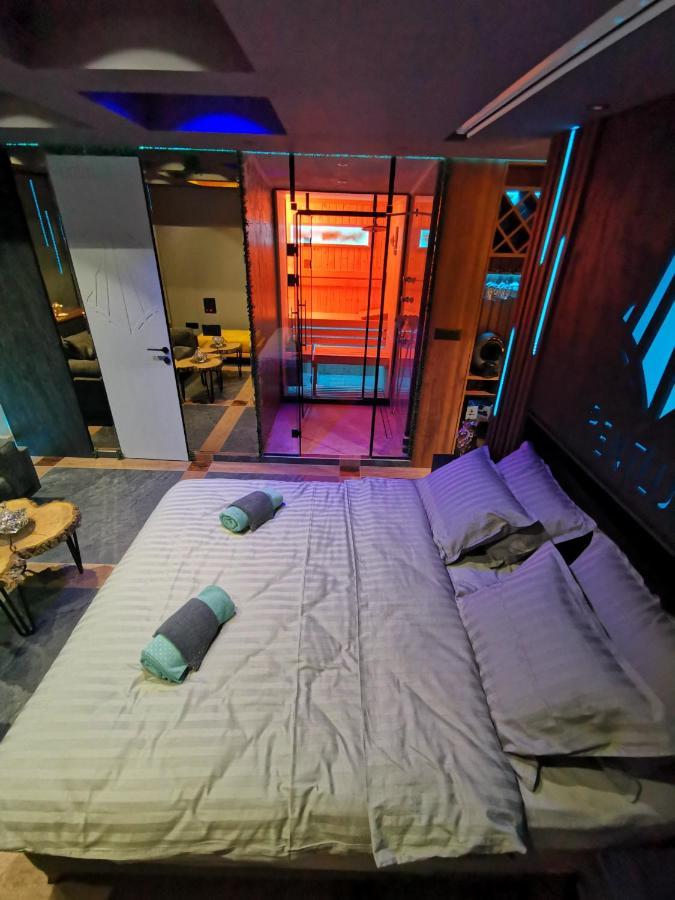 Smart Luxury Penthouse Suites - Private Sauna, Hot-Tub, Home Cinema At The Best Location In Skopje Extérieur photo