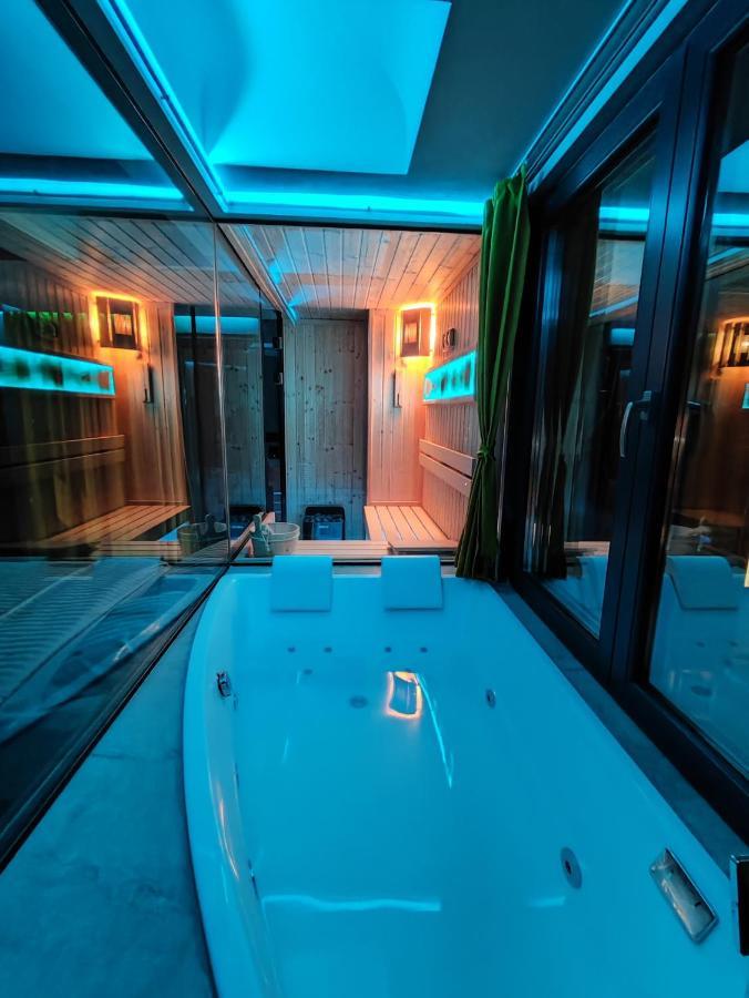 Smart Luxury Penthouse Suites - Private Sauna, Hot-Tub, Home Cinema At The Best Location In Skopje Extérieur photo