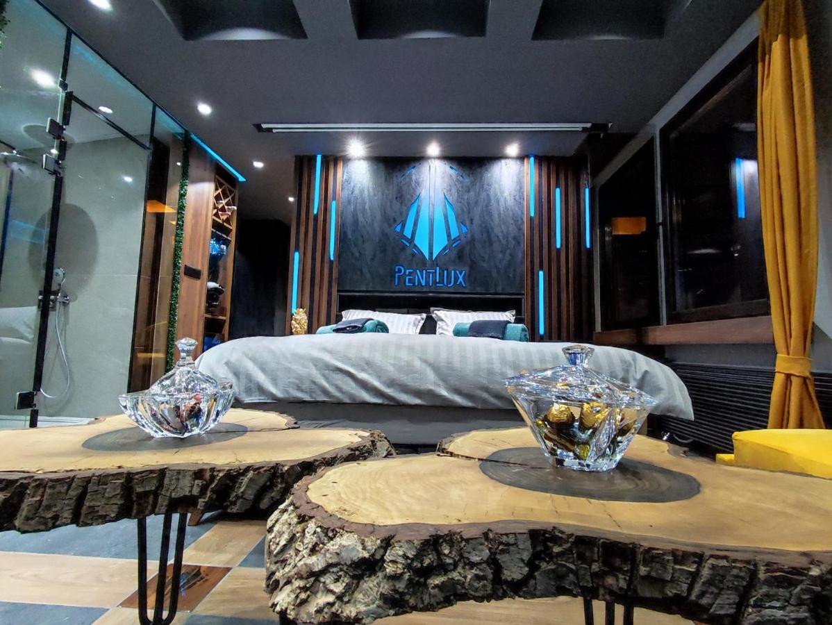 Smart Luxury Penthouse Suites - Private Sauna, Hot-Tub, Home Cinema At The Best Location In Skopje Extérieur photo