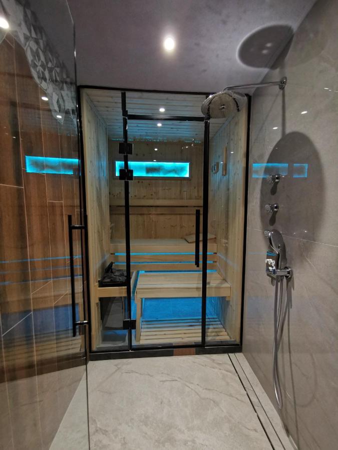 Smart Luxury Penthouse Suites - Private Sauna, Hot-Tub, Home Cinema At The Best Location In Skopje Extérieur photo