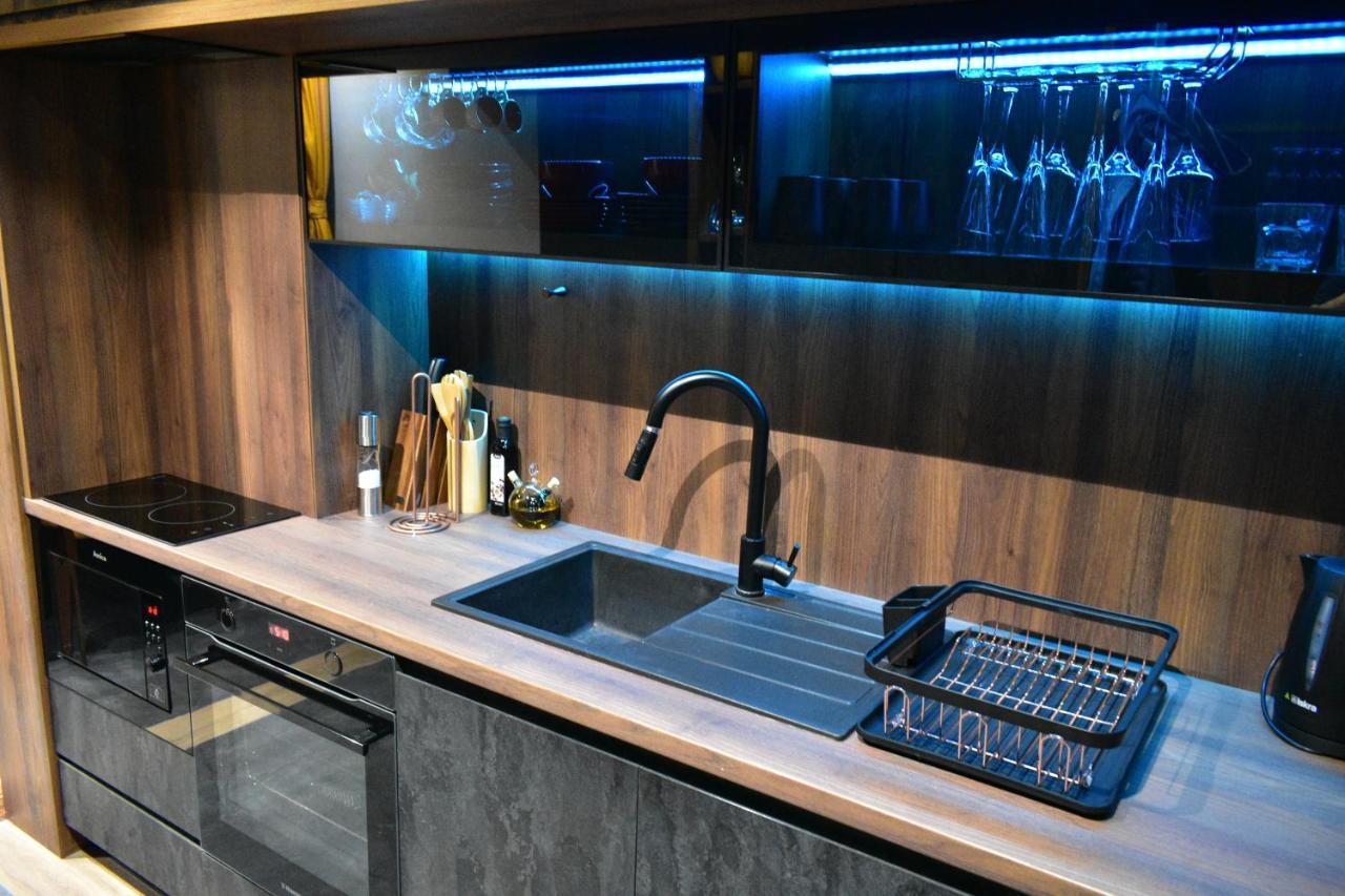 Smart Luxury Penthouse Suites - Private Sauna, Hot-Tub, Home Cinema At The Best Location In Skopje Extérieur photo