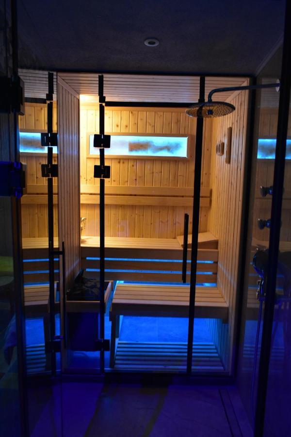 Smart Luxury Penthouse Suites - Private Sauna, Hot-Tub, Home Cinema At The Best Location In Skopje Extérieur photo