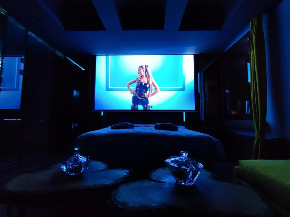 Smart Luxury Penthouse Suites - Private Sauna, Hot-Tub, Home Cinema At The Best Location In Skopje Extérieur photo