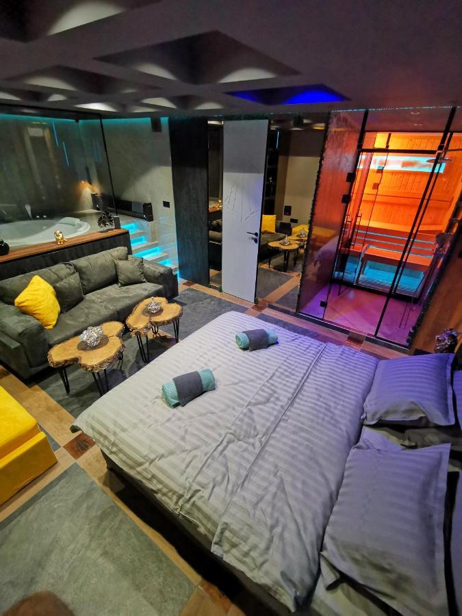 Smart Luxury Penthouse Suites - Private Sauna, Hot-Tub, Home Cinema At The Best Location In Skopje Extérieur photo