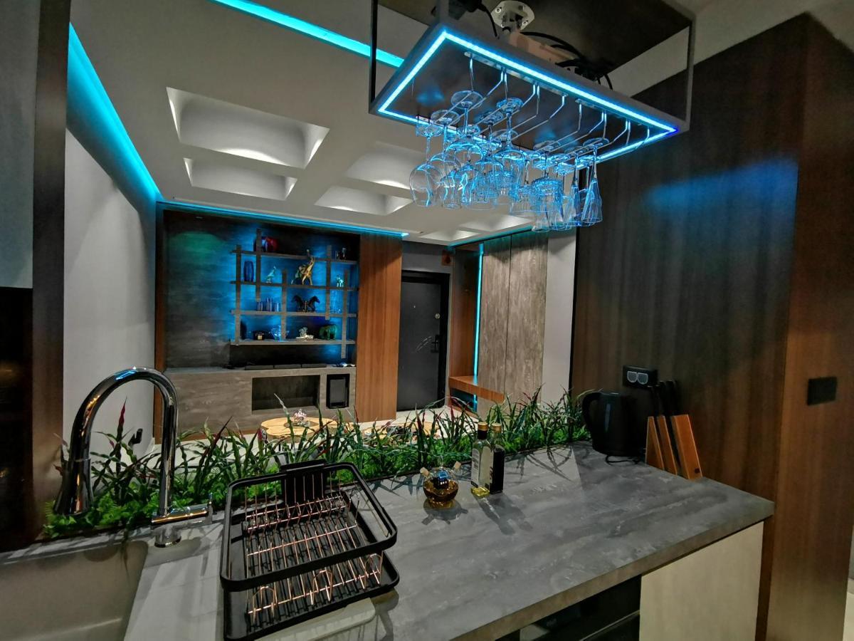 Smart Luxury Penthouse Suites - Private Sauna, Hot-Tub, Home Cinema At The Best Location In Skopje Extérieur photo