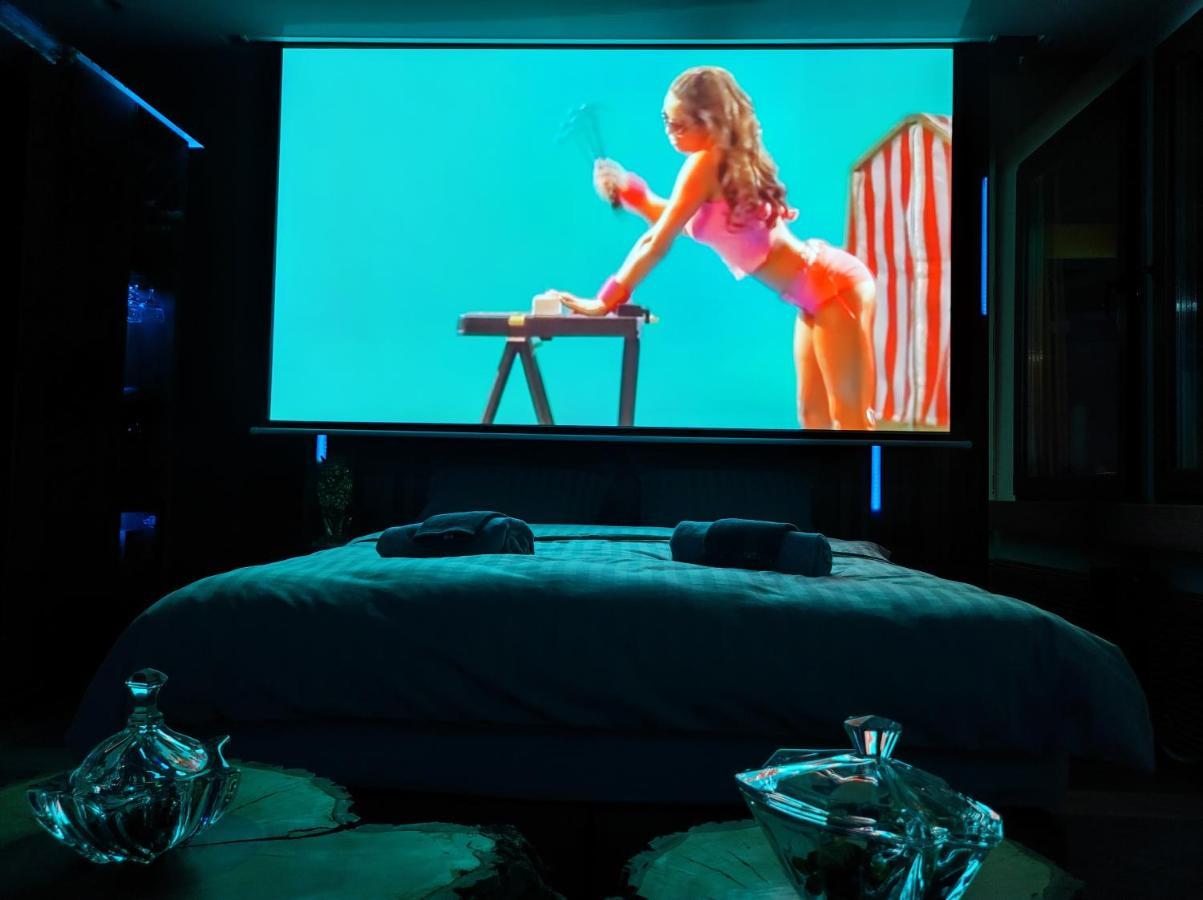 Smart Luxury Penthouse Suites - Private Sauna, Hot-Tub, Home Cinema At The Best Location In Skopje Extérieur photo