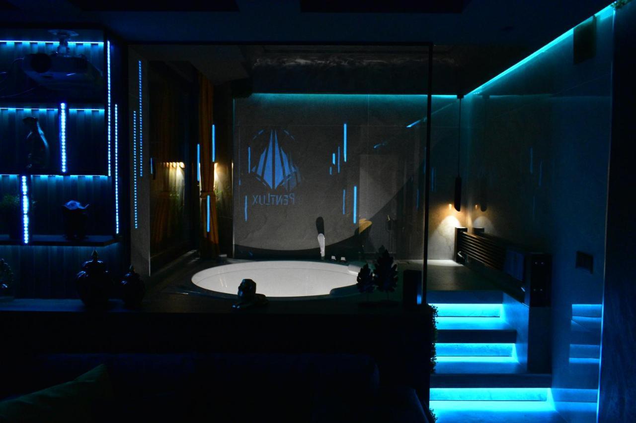 Smart Luxury Penthouse Suites - Private Sauna, Hot-Tub, Home Cinema At The Best Location In Skopje Extérieur photo