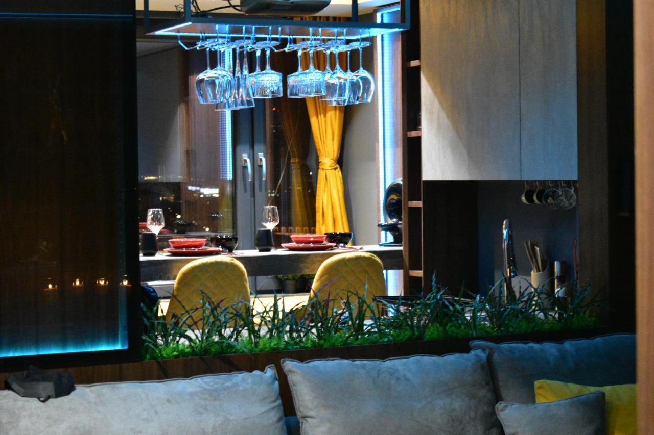 Smart Luxury Penthouse Suites - Private Sauna, Hot-Tub, Home Cinema At The Best Location In Skopje Extérieur photo