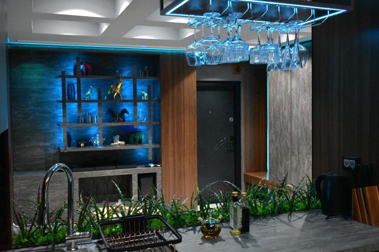 Smart Luxury Penthouse Suites - Private Sauna, Hot-Tub, Home Cinema At The Best Location In Skopje Extérieur photo
