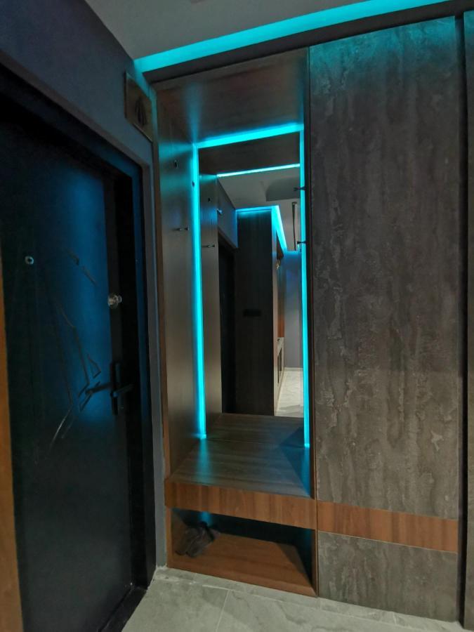 Smart Luxury Penthouse Suites - Private Sauna, Hot-Tub, Home Cinema At The Best Location In Skopje Extérieur photo