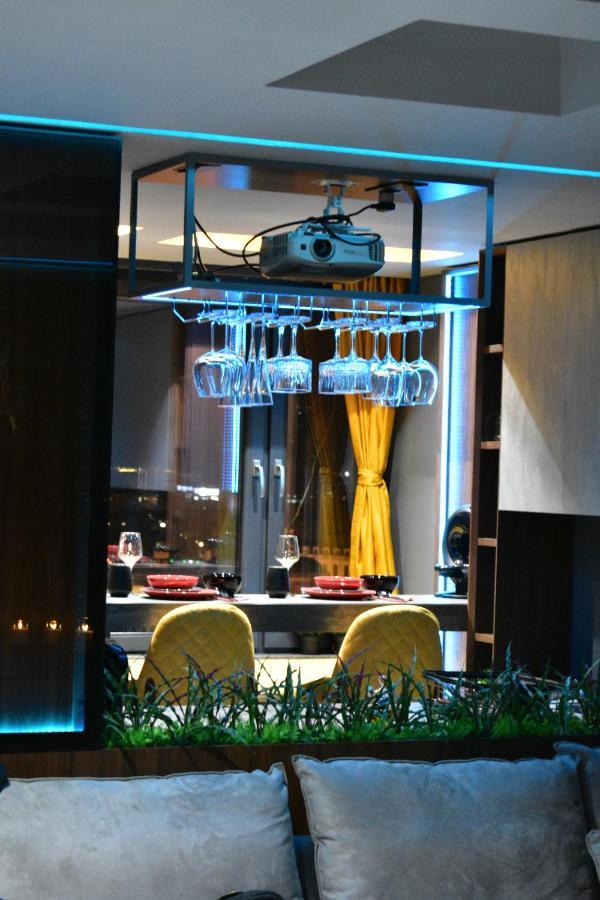 Smart Luxury Penthouse Suites - Private Sauna, Hot-Tub, Home Cinema At The Best Location In Skopje Extérieur photo