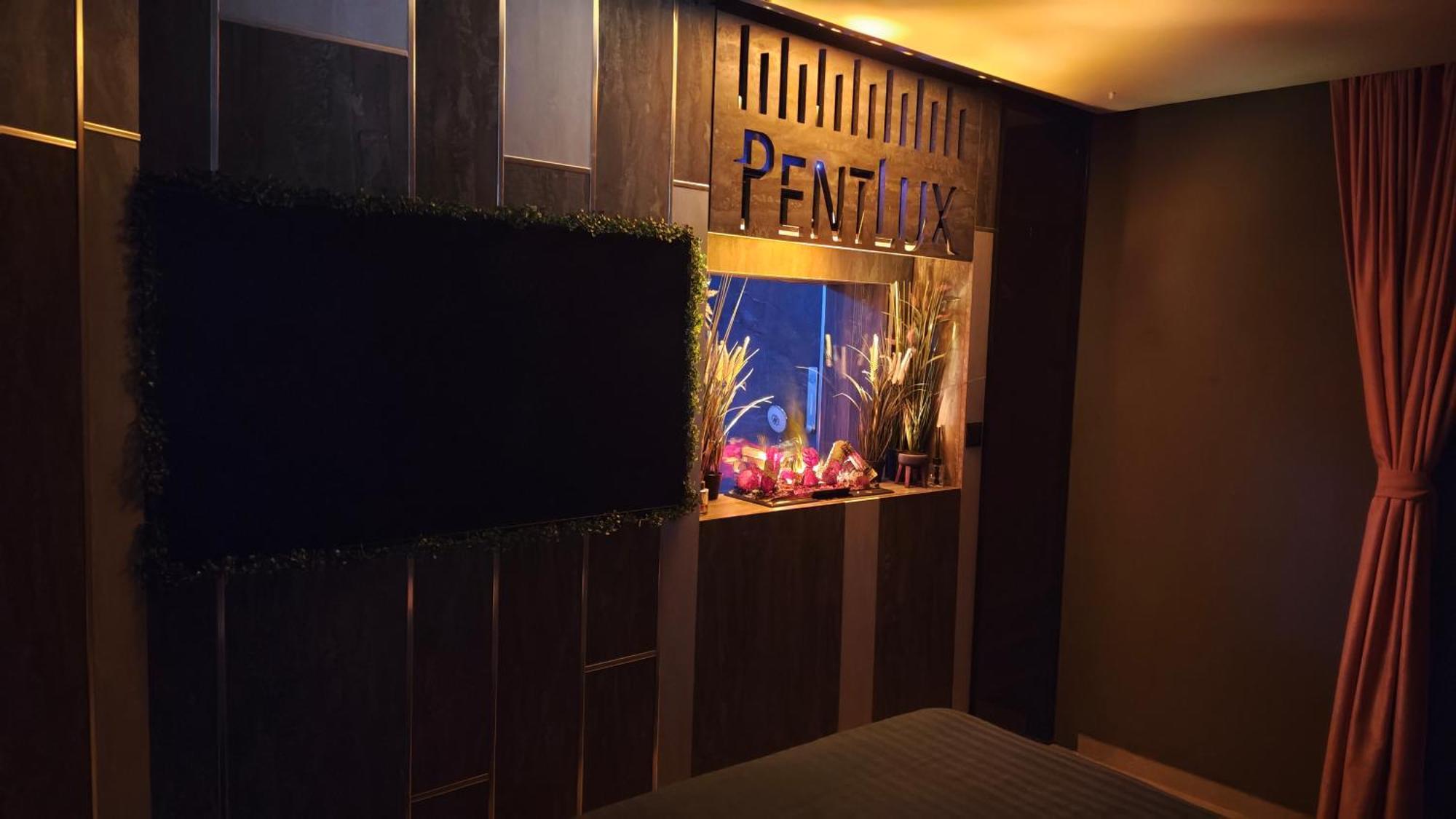 Smart Luxury Penthouse Suites - Private Sauna, Hot-Tub, Home Cinema At The Best Location In Skopje Extérieur photo