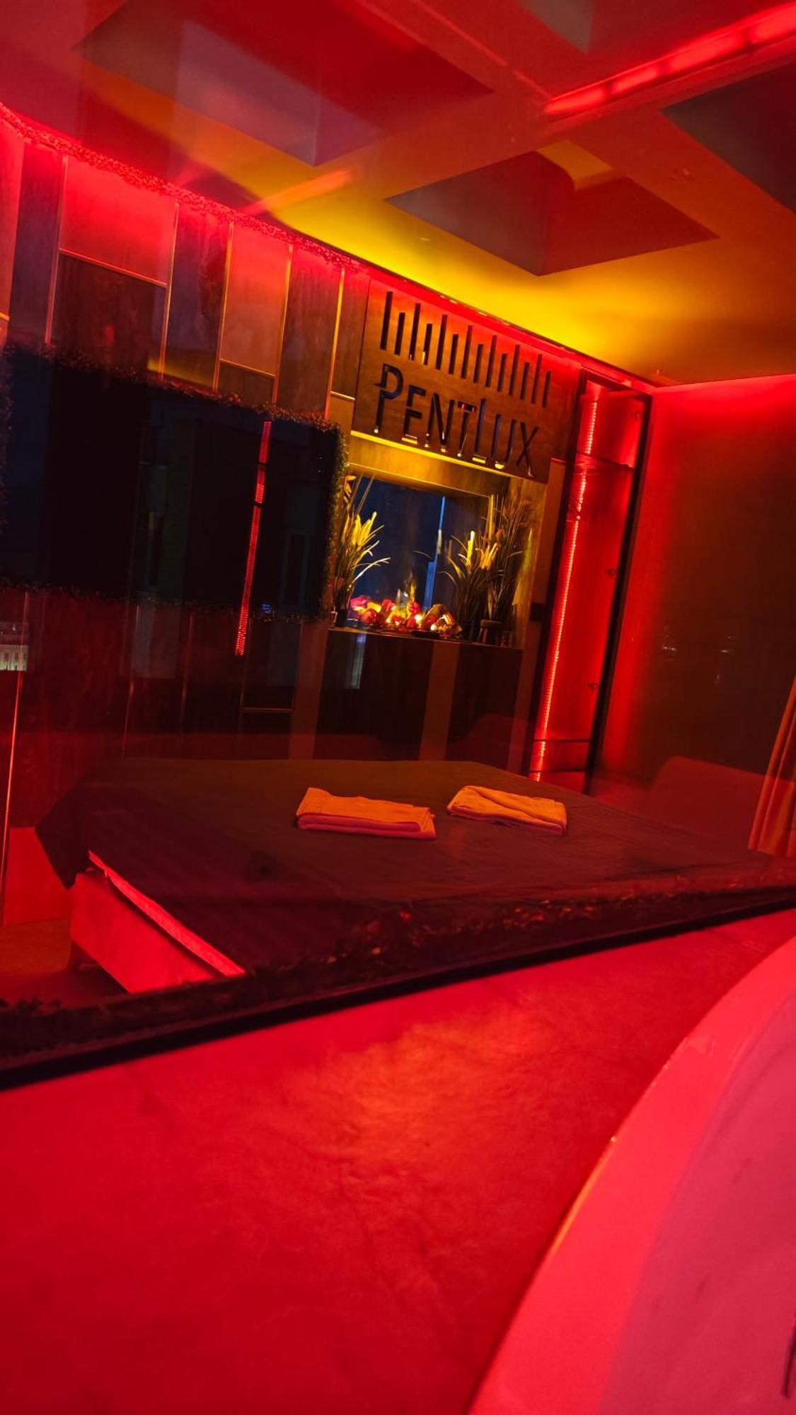 Smart Luxury Penthouse Suites - Private Sauna, Hot-Tub, Home Cinema At The Best Location In Skopje Extérieur photo